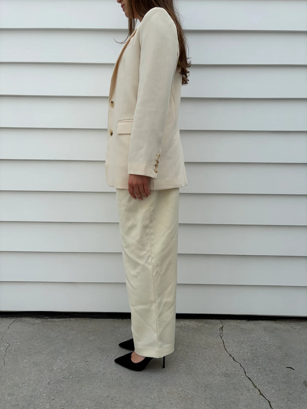 Dissh Cream Tailored Blazer and Trouser Suit Set - Image 2