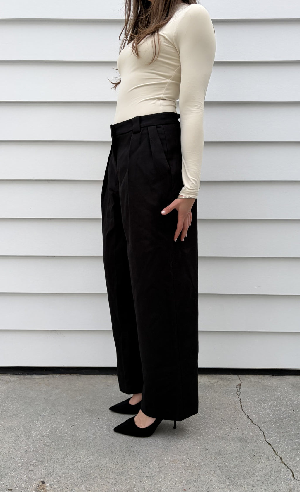 Bayse Black High-Waisted Pleated Wide-Leg Trousers - Image 3