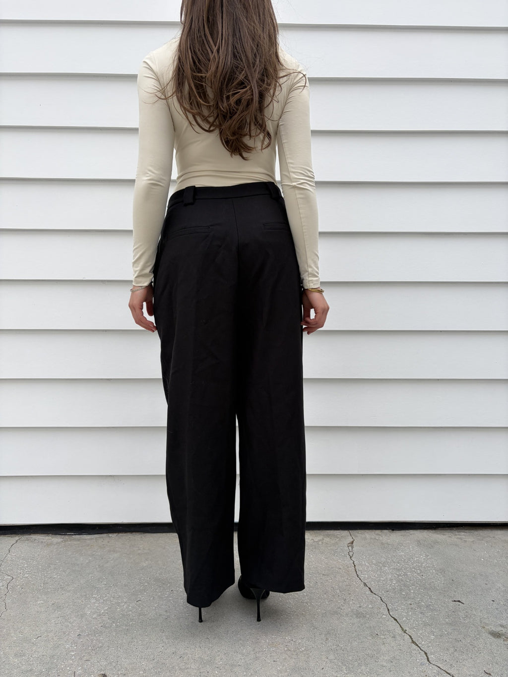 Bayse Black High-Waisted Pleated Wide-Leg Trousers - Image 4