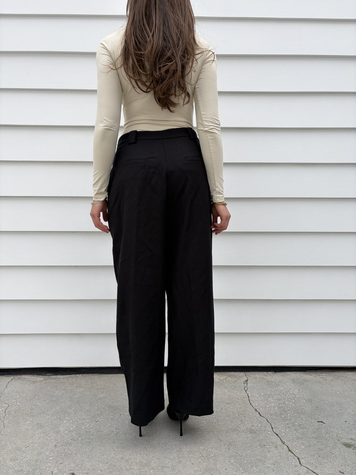 Bayse Black High-Waisted Pleated Wide-Leg Trousers - Image 4